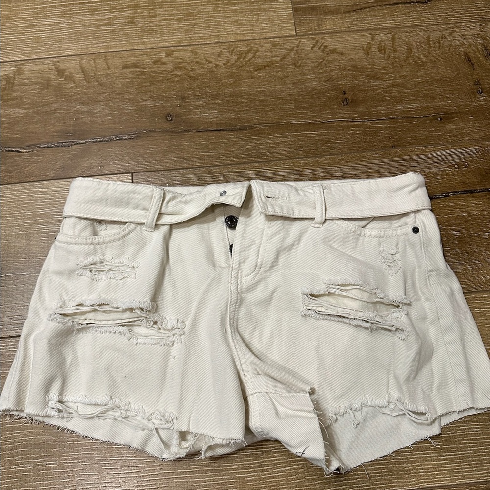 Size 26 Women's Cream Distressed Shorts Forever 21